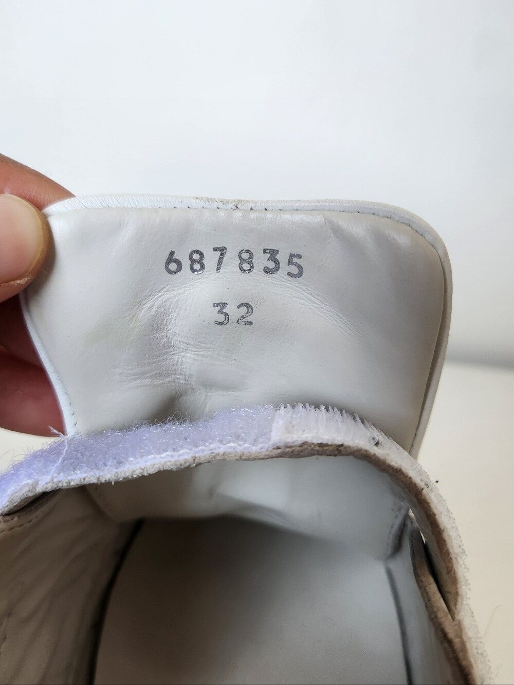 GUCCI Kids Sneakers with Tiger Patch - Picture 7 of 8